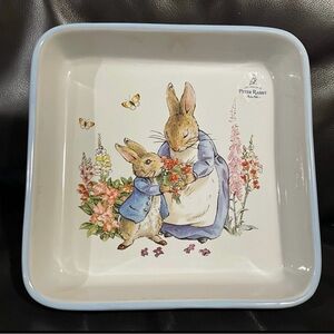 Easter Peter Rabbit Square Baker - Peter and Mom Square Baker